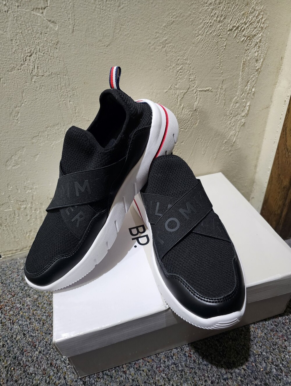 Tommy Hilfiger Black Elastic Logo Strap Slip-On Sneakers 8.5